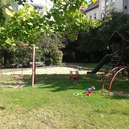 Lily Apartman Budapest Exteriör bild